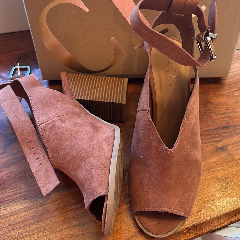 Charlotte Russe. Size 9